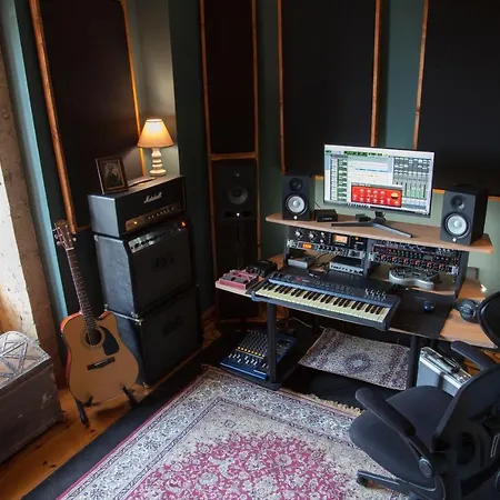 Willa Anirok Studios *